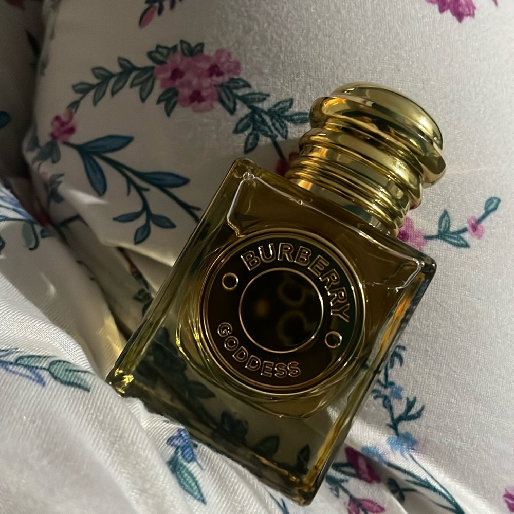 Burberry goddess perfume